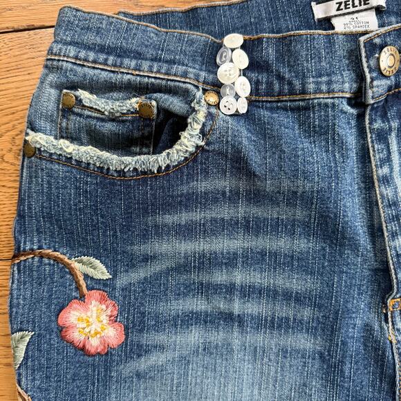 Zelie Floral Embroidered Jeans SZ 31 Boho Bohemian Hippie Raw Hem Distressed - Picture 5 of 12